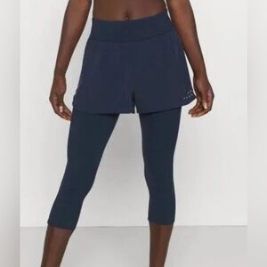 Like new! SWEATY BETTY Double Up Power crop leggings integral shorts - navy